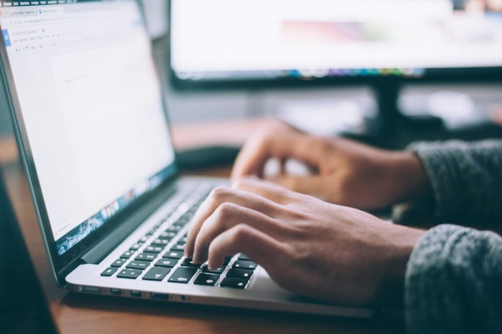 Descubra o Segredo para Conseguir Seu Primeiro Cliente como Web Designer